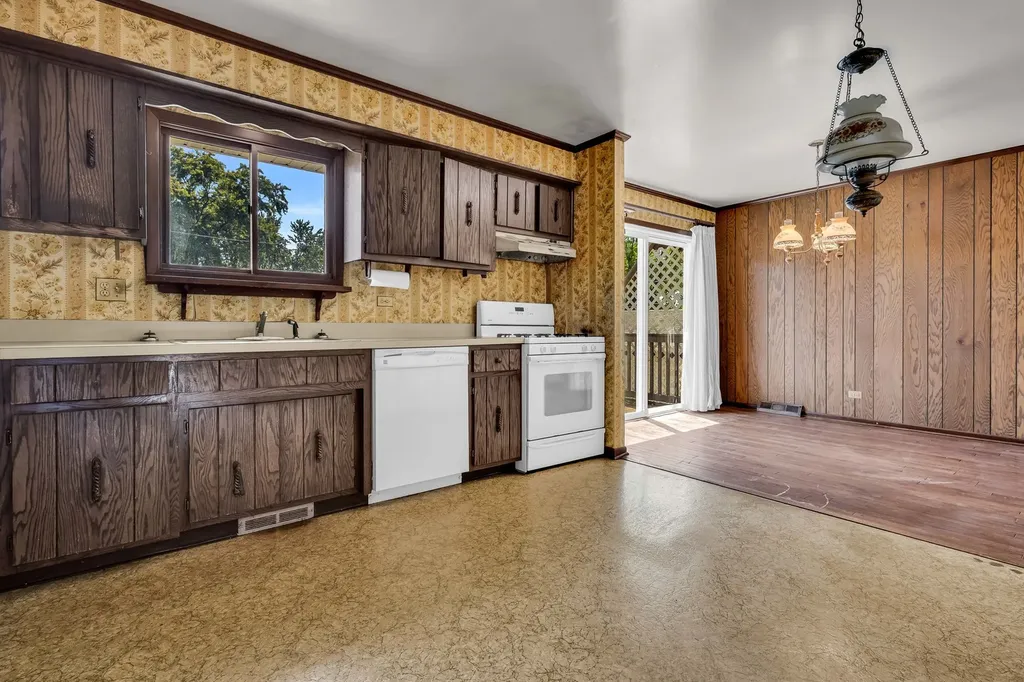 409 Marion Street Roselle IL 60172