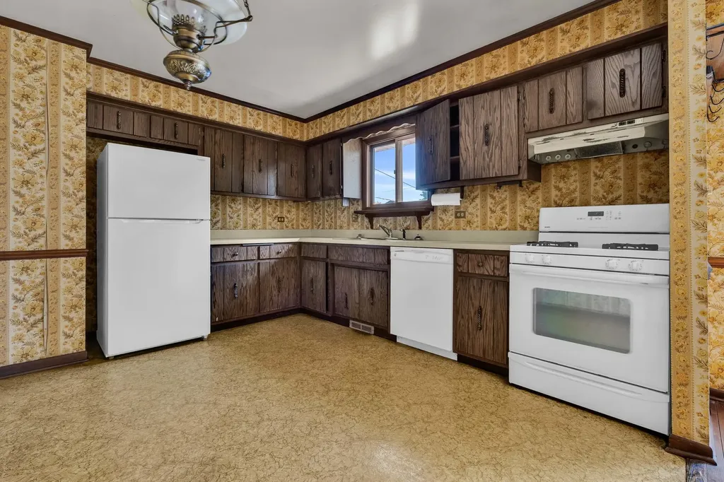 409 Marion Street Roselle IL 60172