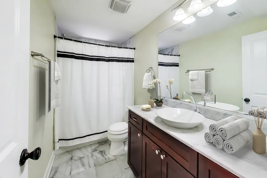 2148 North Sawyer Avenue Chicago IL 60647