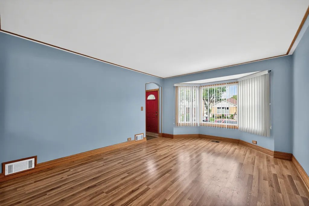 7317 West Myrtle Avenue Chicago IL 60631