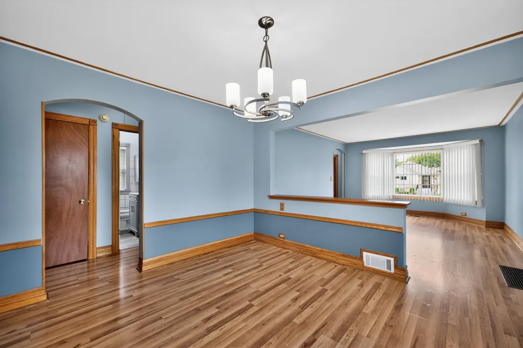7317 West Myrtle Avenue Chicago IL 60631