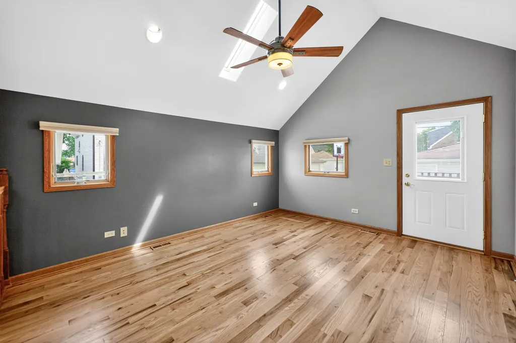 7317 West Myrtle Avenue Chicago IL 60631