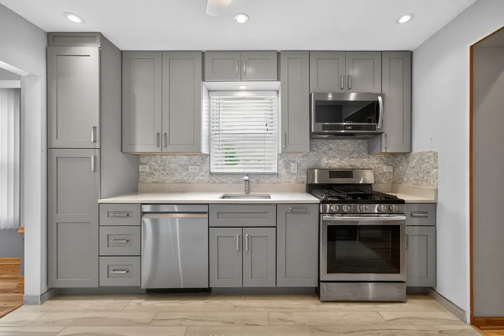 7317 West Myrtle Avenue Chicago IL 60631