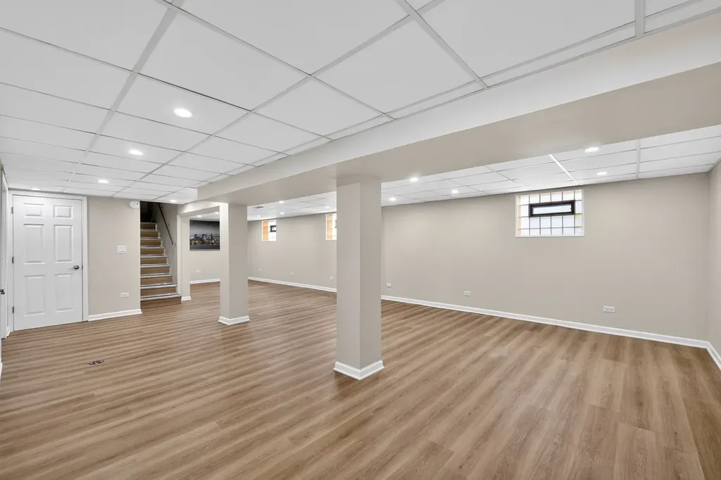 7317 West Myrtle Avenue Chicago IL 60631