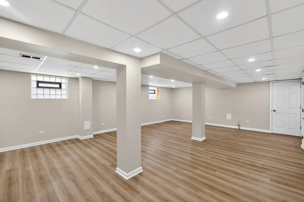 7317 West Myrtle Avenue Chicago IL 60631