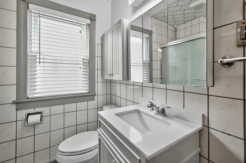 7317 West Myrtle Avenue Chicago IL 60631