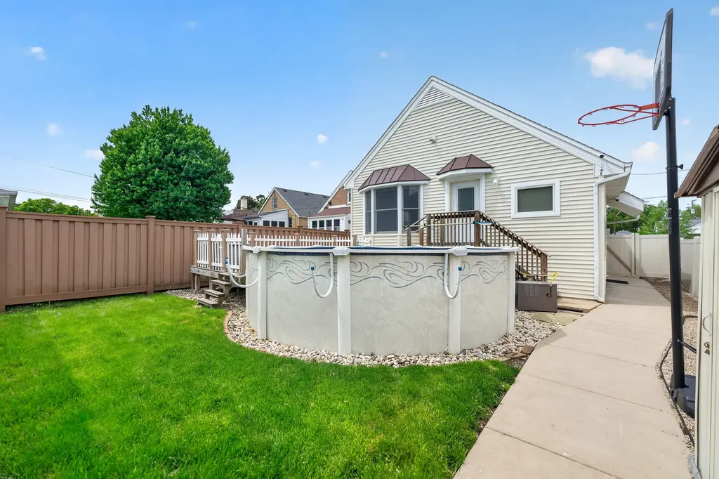 7317 West Myrtle Avenue Chicago IL 60631