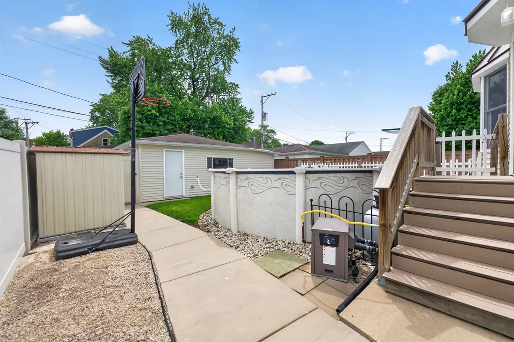 7317 West Myrtle Avenue Chicago IL 60631