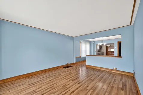 7317 West Myrtle Avenue Chicago IL 60631