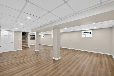 7317 West Myrtle Avenue Chicago IL 60631