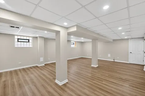 7317 West Myrtle Avenue Chicago IL 60631