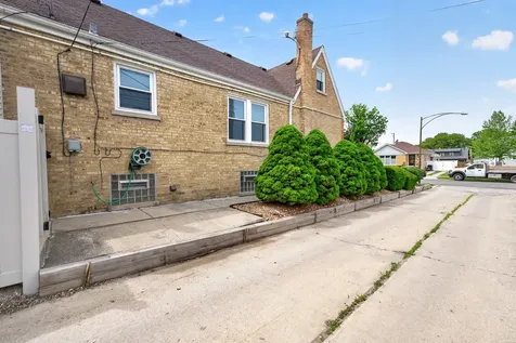 7317 West Myrtle Avenue Chicago IL 60631