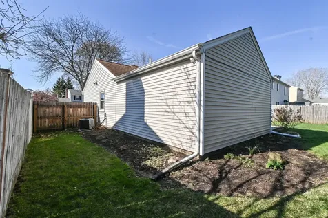 5150 Winona Lane Gurnee IL 60031