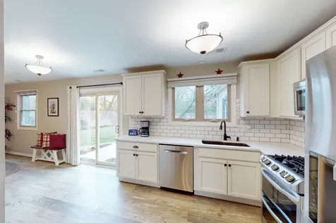 5150 Winona Lane Gurnee IL 60031