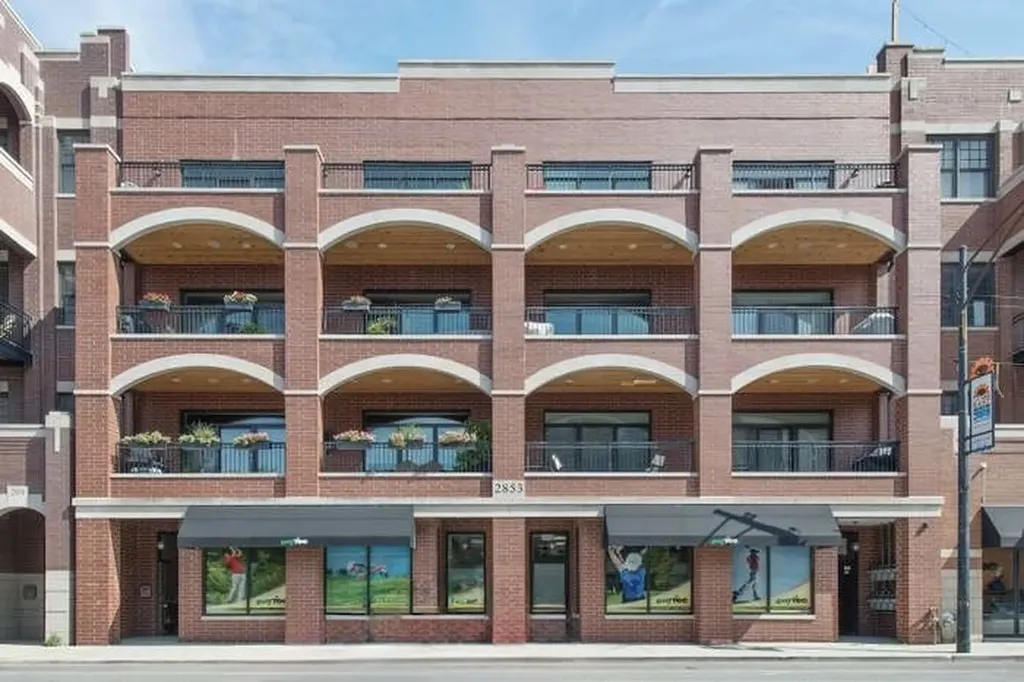 2853 North Halsted Street Chicago IL 60657