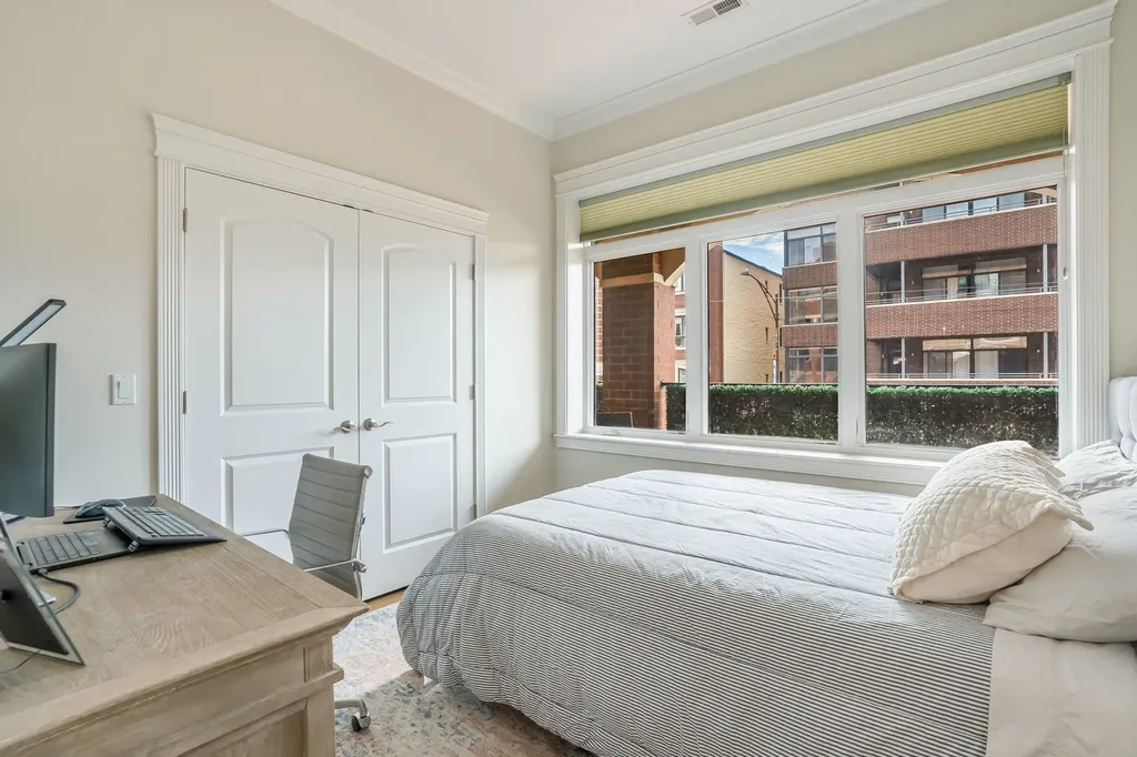 2853 North Halsted Street Chicago IL 60657