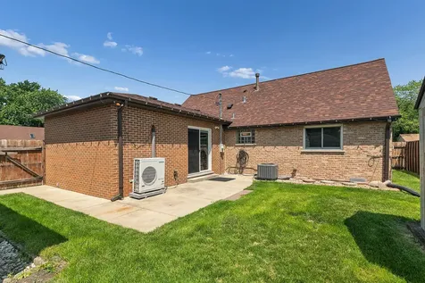 6853 Saratoga Drive Bridgeview IL 60455