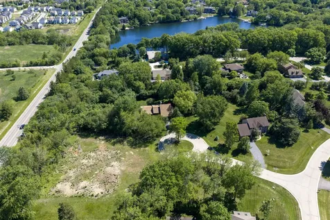 1 High Point Circle Hawthorn Woods IL 60047