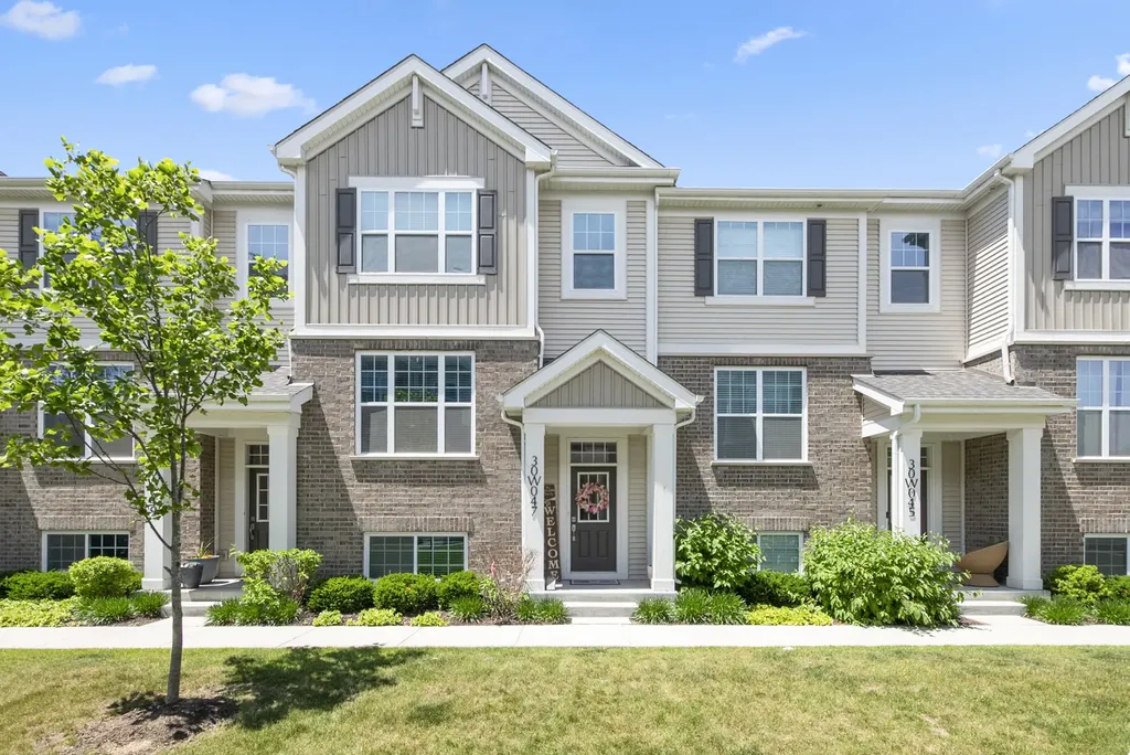 30W047 Brayman Court Warrenville IL 60563