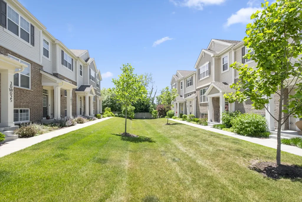 30W047 Brayman Court Warrenville IL 60563