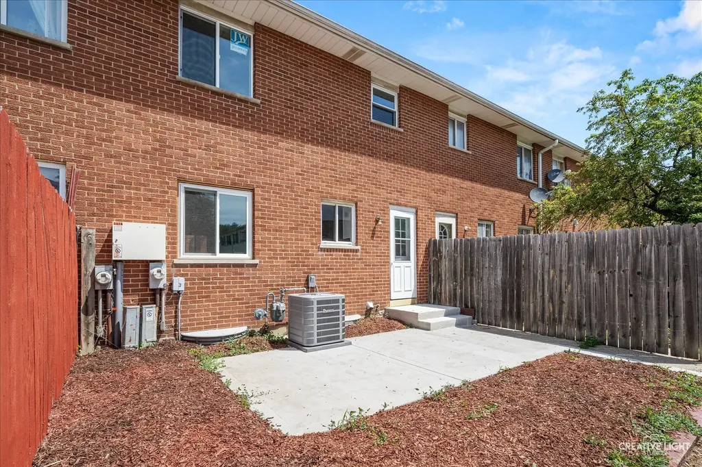1376 Monomoy Street Aurora IL 60506