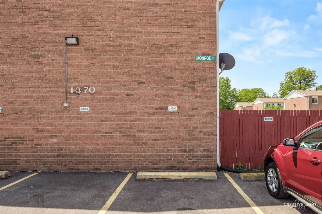 1376 Monomoy Street Aurora IL 60506