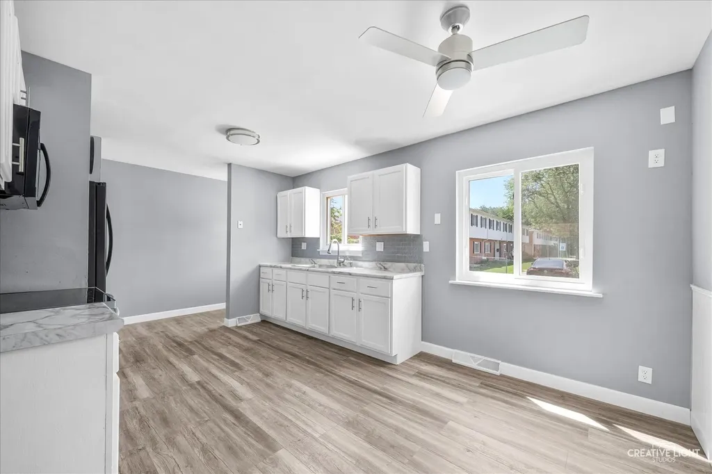1376 Monomoy Street Aurora IL 60506
