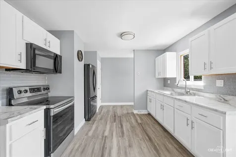 1376 Monomoy Street Aurora IL 60506