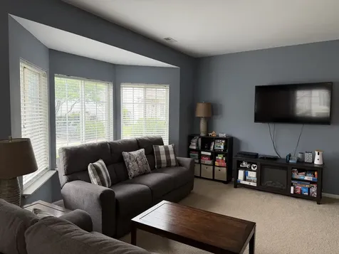 717 Hidden Creek Lane North Aurora IL 60542