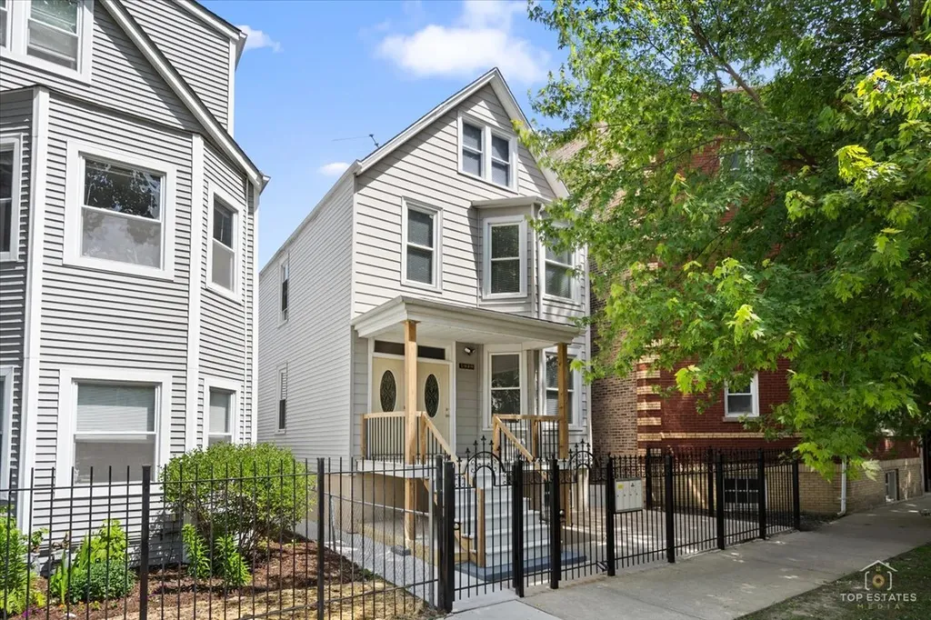 2939 North Hamlin Avenue Chicago IL 60618