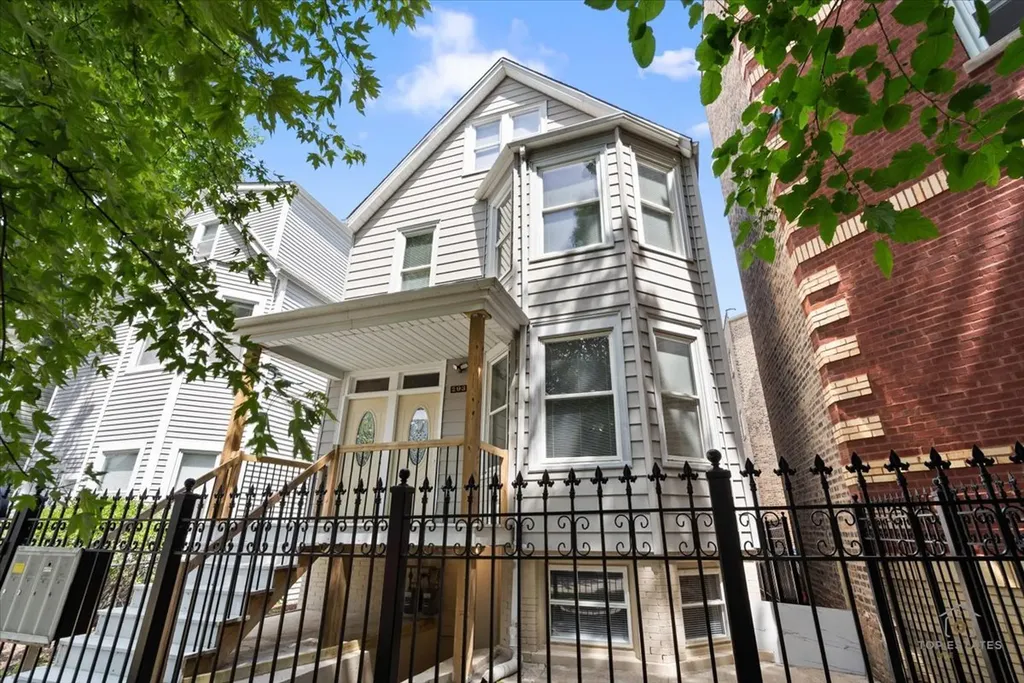 2939 North Hamlin Avenue Chicago IL 60618