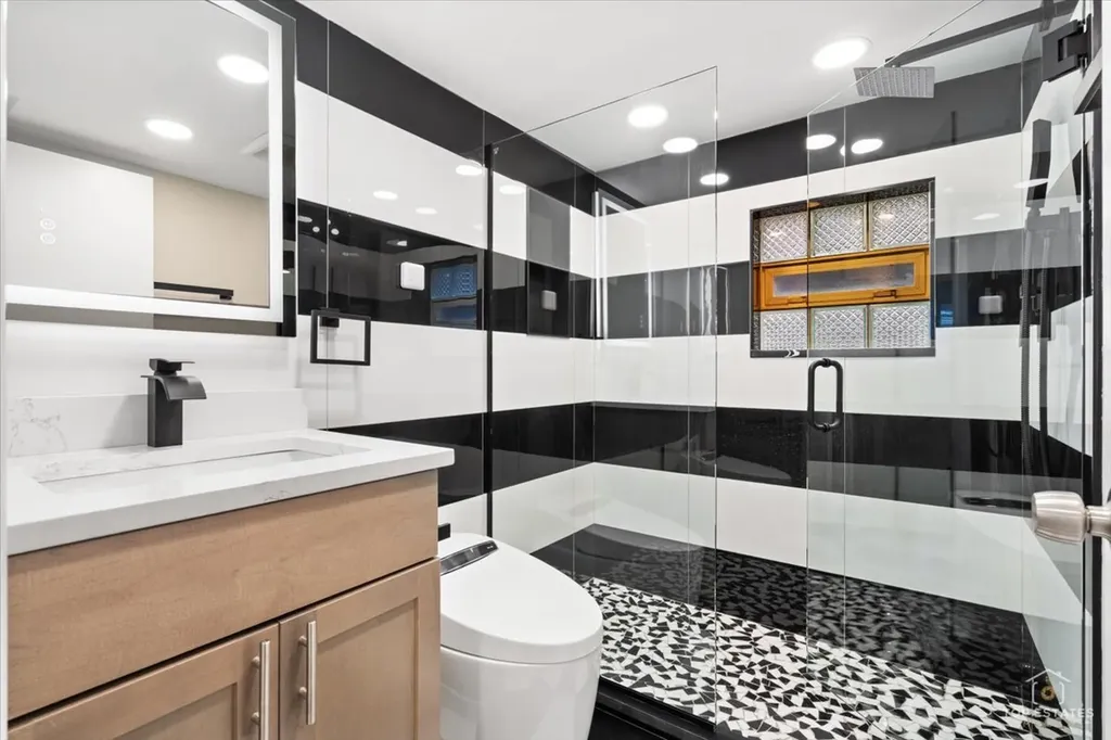 2939 North Hamlin Avenue Chicago IL 60618