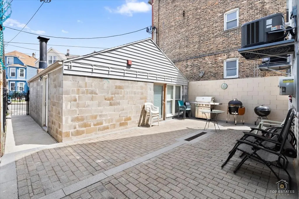 2939 North Hamlin Avenue Chicago IL 60618