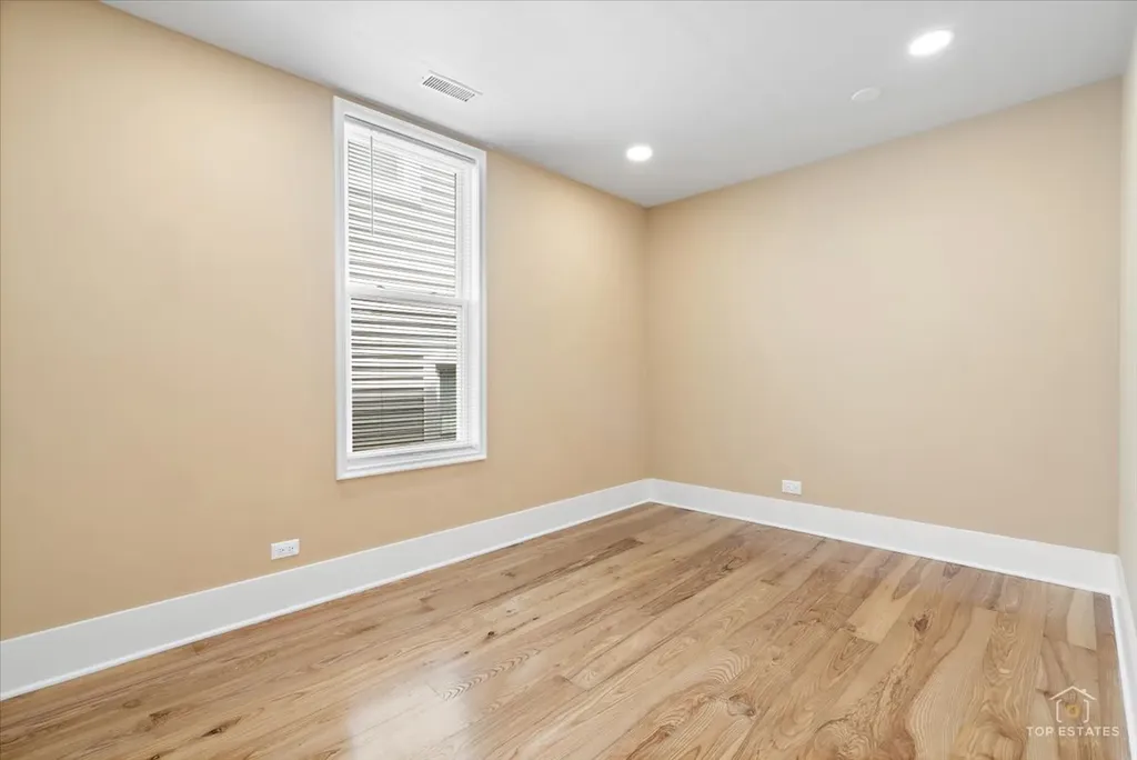 2939 North Hamlin Avenue Chicago IL 60618
