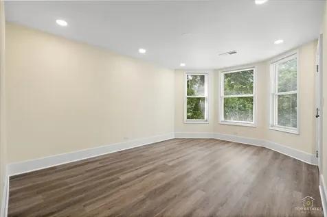 2939 North Hamlin Avenue Chicago IL 60618