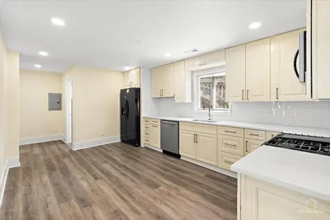 2939 North Hamlin Avenue Chicago IL 60618