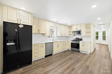 2939 North Hamlin Avenue Chicago IL 60618
