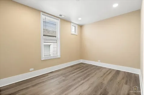 2939 North Hamlin Avenue Chicago IL 60618
