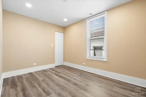 2939 North Hamlin Avenue Chicago IL 60618