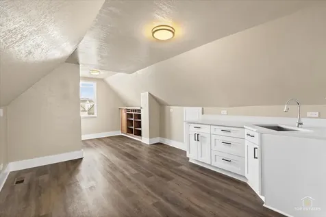 2939 North Hamlin Avenue Chicago IL 60618
