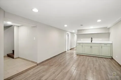 2939 North Hamlin Avenue Chicago IL 60618