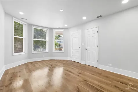 2939 North Hamlin Avenue Chicago IL 60618