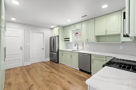 2939 North Hamlin Avenue Chicago IL 60618