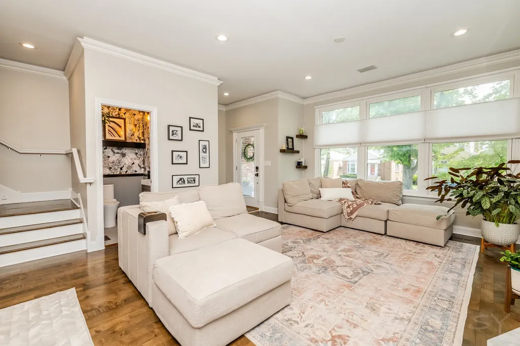 3238 North Pioneer Avenue Chicago IL 60634