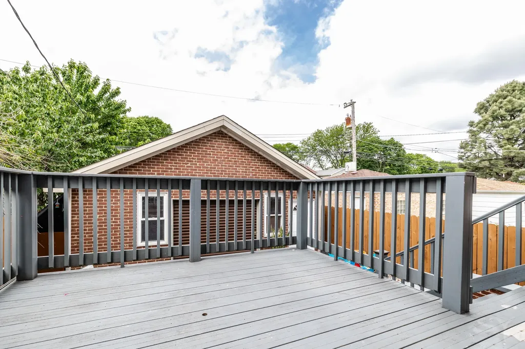 3238 North Pioneer Avenue Chicago IL 60634