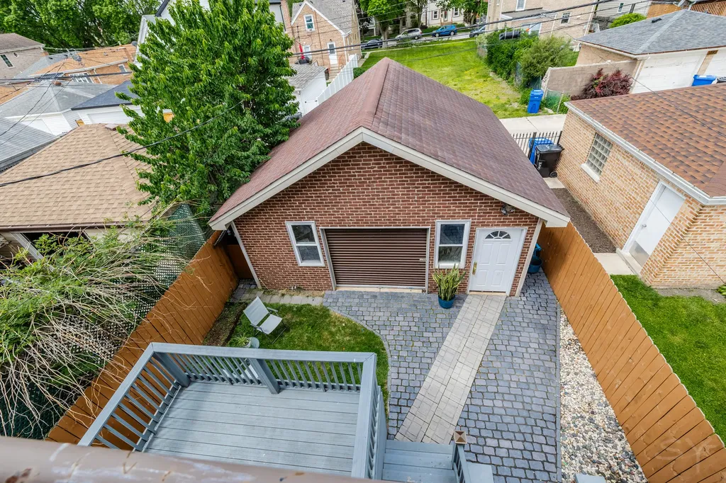 3238 North Pioneer Avenue Chicago IL 60634