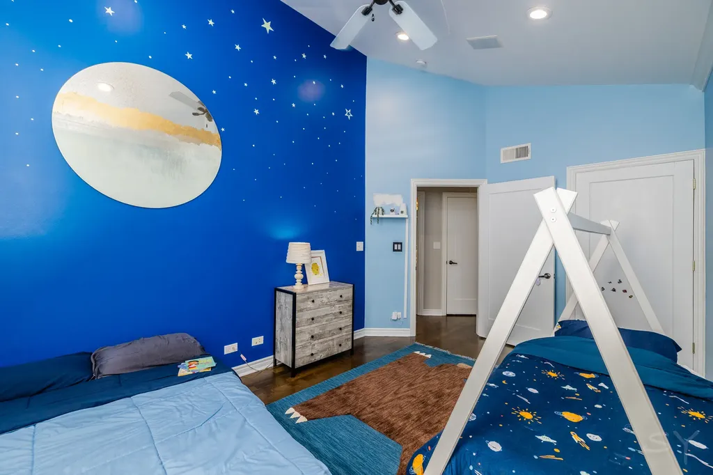 3238 North Pioneer Avenue Chicago IL 60634