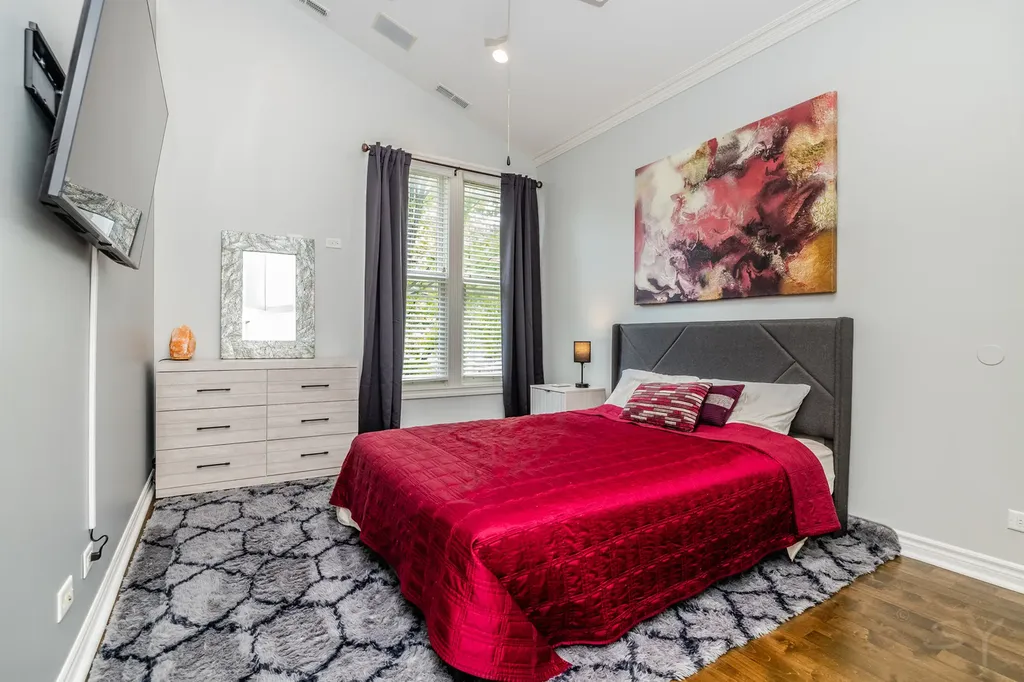 3238 North Pioneer Avenue Chicago IL 60634