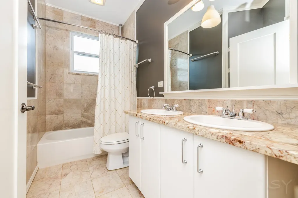3238 North Pioneer Avenue Chicago IL 60634