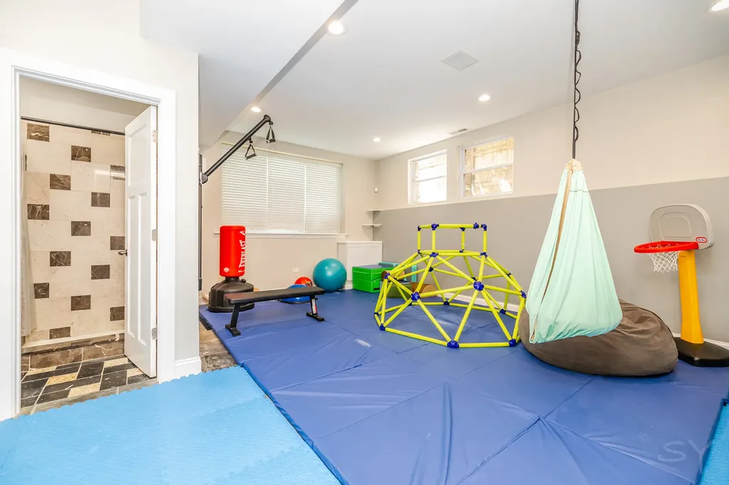 3238 North Pioneer Avenue Chicago IL 60634